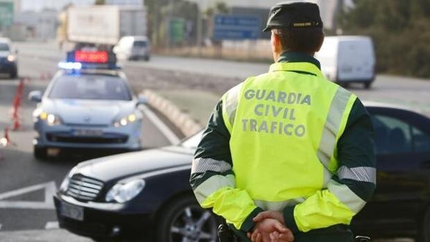 Pillan en Huelva a un conductor de autobús drogado cuando trasladaba a menores tras jugar un partido