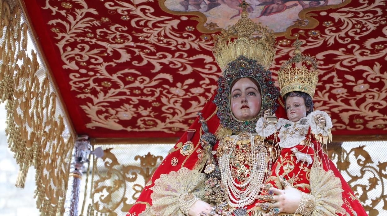 La Virgen de Araceli, en su procesión por las calles de Lucena