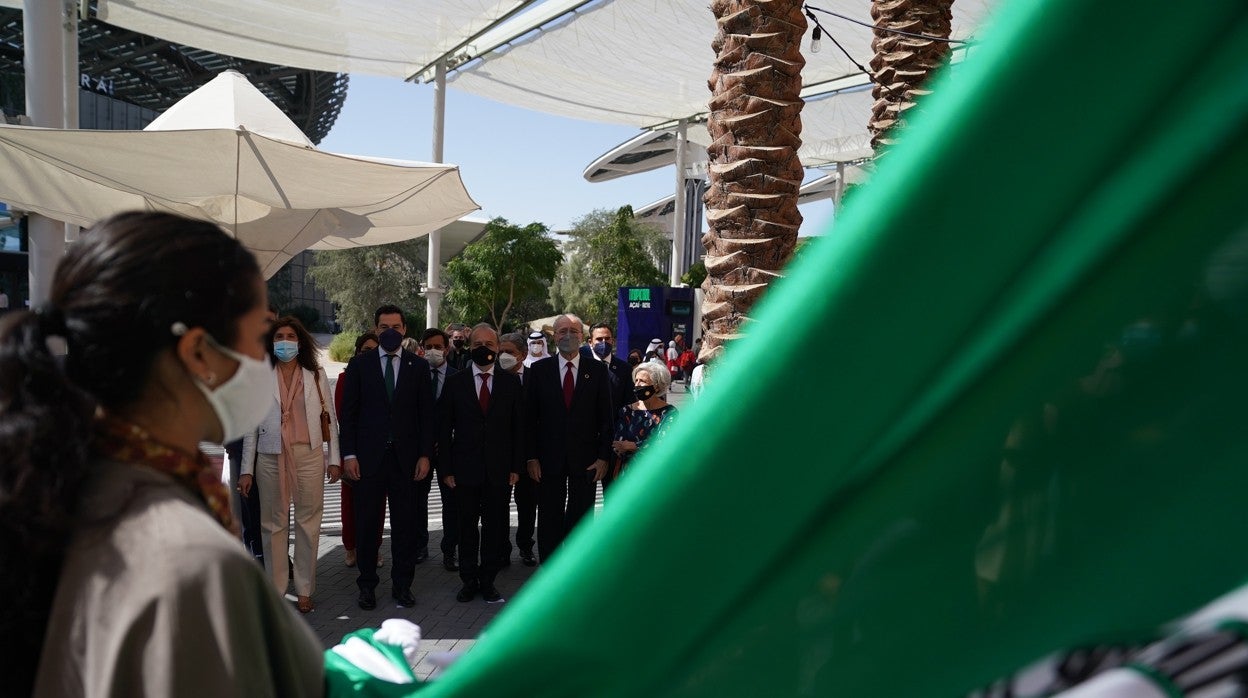 El presidente de la Junta, Juanma Moreno, en el acto de izada de bandera de Andalucía en el Pabellón de España en la Exposición Internacional de Dubái