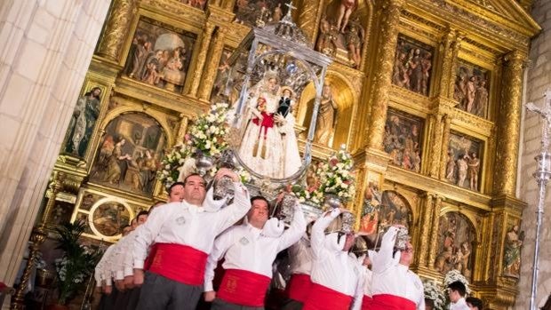 La Virgen de Araceli lucirá «espectacular» por las calles de Córdoba tras su restauración