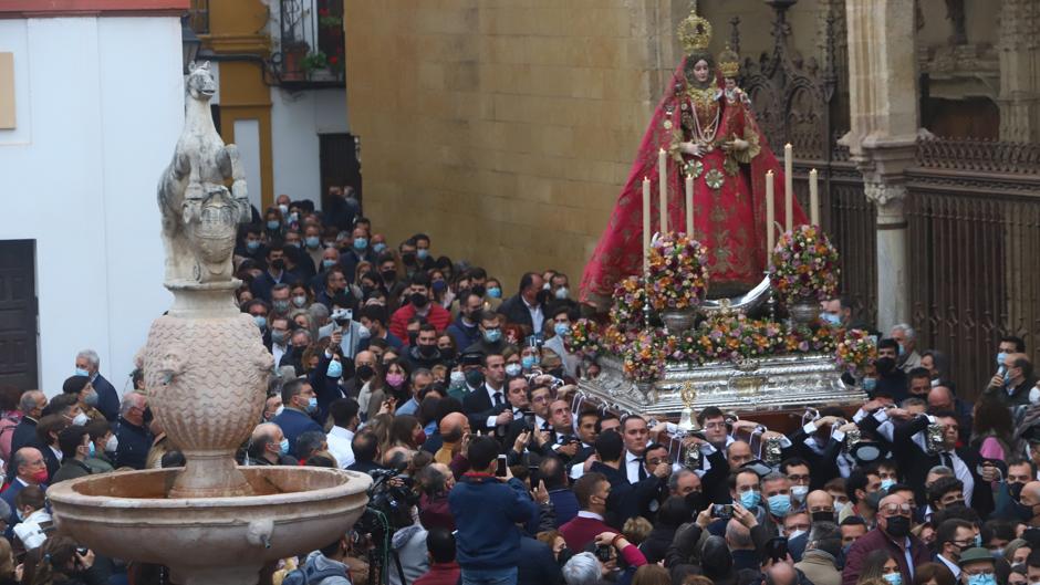 Procesión histórica | La Virgen de Araceli, patrona de Lucena, conquista Córdoba