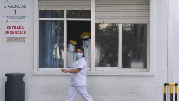 Los hospitalizados Covid en Andalucía bajan un martes por primera vez en cuatro meses