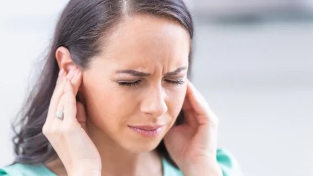 ¿Qué es el tinnitus? Todo sobre el nuevo síntoma que relacionan con el Covid