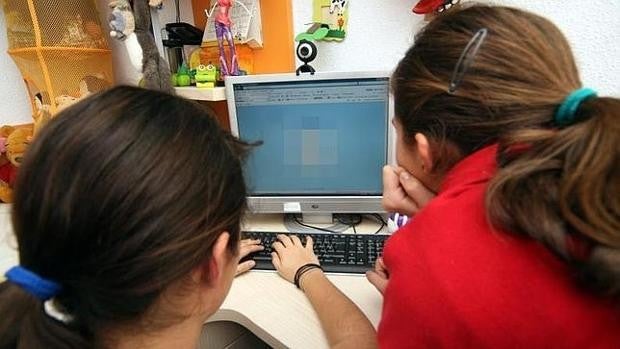 El 16% de los padres de Andalucía reconoce que sus hijos menores ven pornografía en Internet