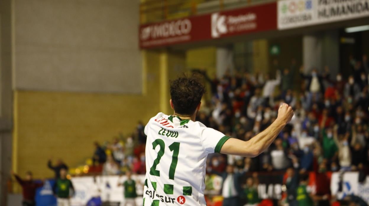 Zequi celebra un gol ante el Valdepeñas en Vista Alegre