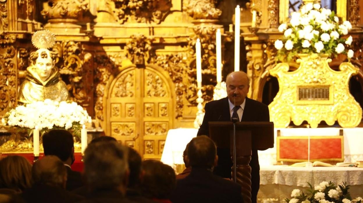 Exaltación de Luis Martín a San Álvaro el pasado domingo, con el busto del santo a la izquierda