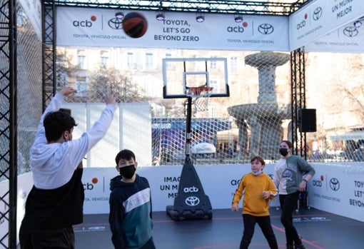 Canastas en la Fan Zone de la Copa del Rey de Granada 2022