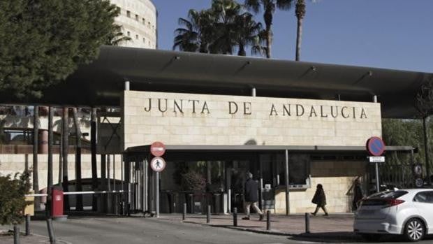 La Junta de Andalucía expulsa a los interinos que entraron por un mail del registro de personal