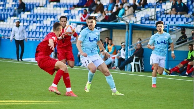 El Ciudad de Lucena rescata un punto en el último minuto (1-1) ante el Antoniano