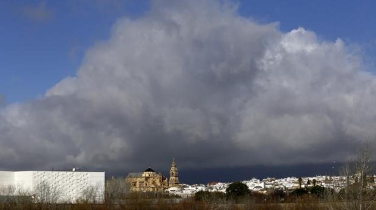 Nubes sobre el casco histórico de Córdoba