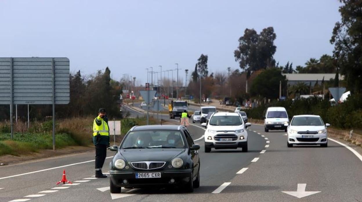 Control de tráfico de Policía Nacional y Guardia Civil en Córdoba en 2021