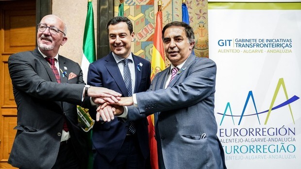 Juanma Moreno señala la conexión con la ciudad portuguesa de Faro como «prioritaria» para Andalucía