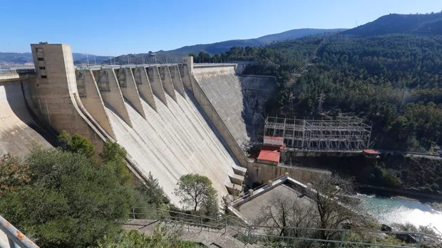 Magtel pide los permisos para una hidroeléctrica en el embalse cordobés de Iznájar de 100 millones