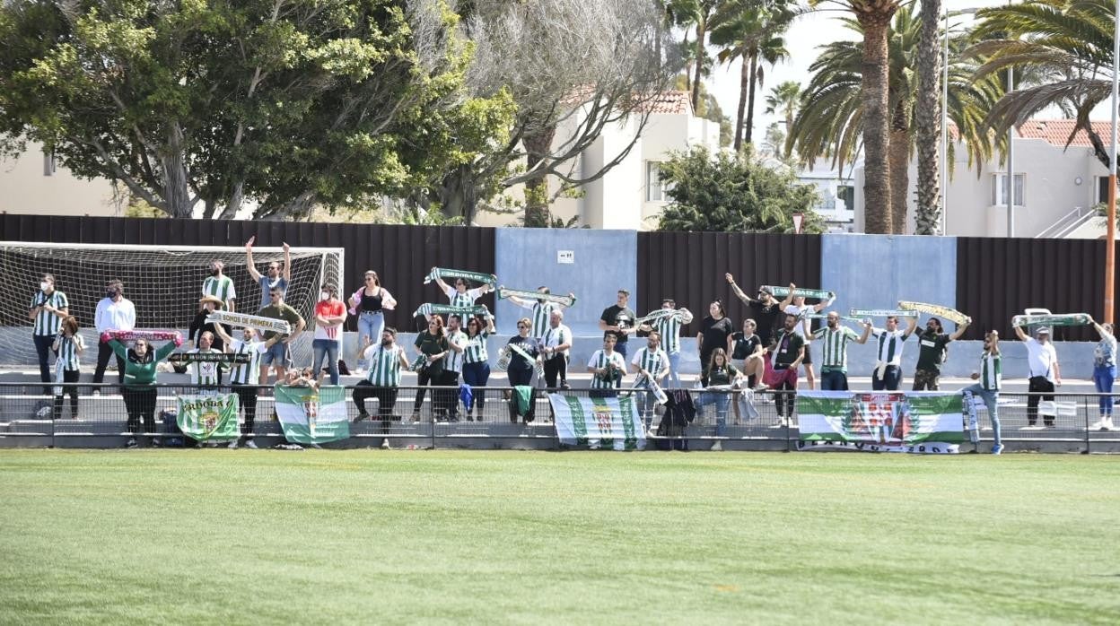 Los aficionados del Córdoba, en el último partido a domicilio en Maspalomas