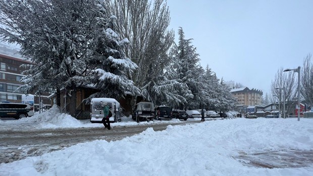La 'gran nevada' del año en Sierra Nevada, un impulso para los empresarios de la nieve