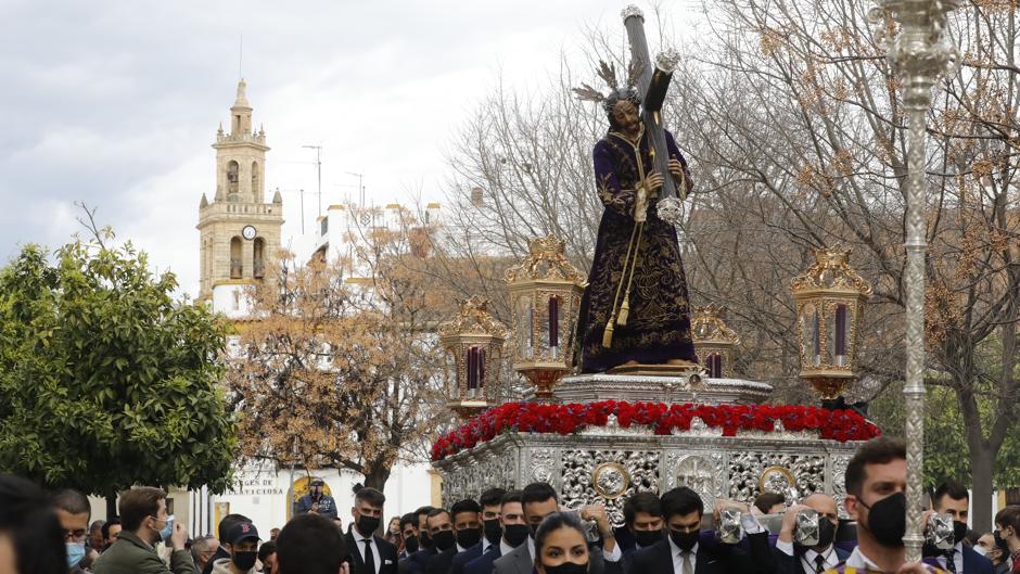 (Vídeo) El Señor del Calvario de Córdoba condensa en un instante 300 años de fe en el Vía Crucis