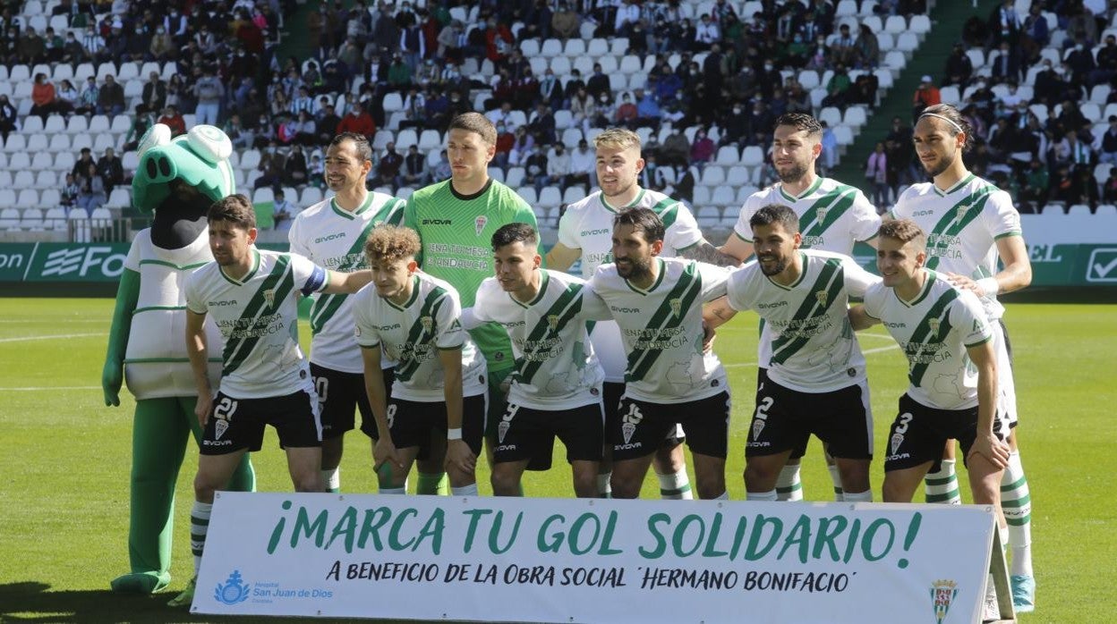 Carlos Marín y De las Cuevas, en el once titular con la camiseta del Día de Andalucía