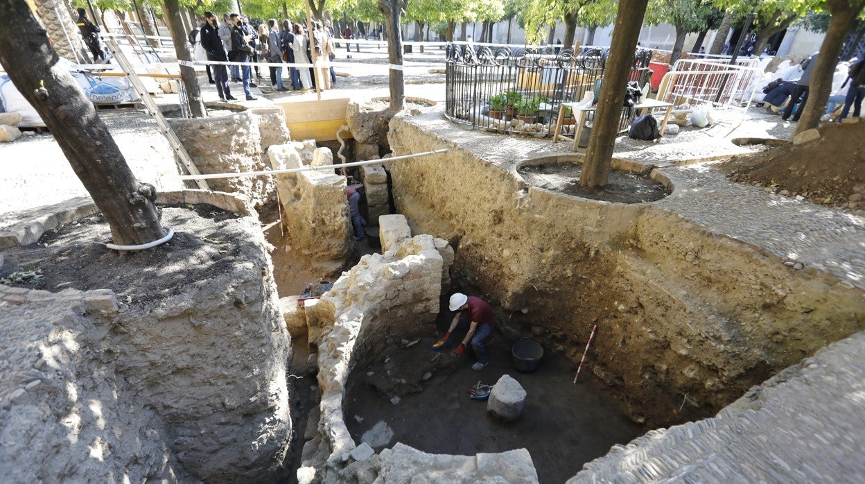 Excavaciones en el Patio de los Naranjos de la Mezquita-Catedral de Córdoba-