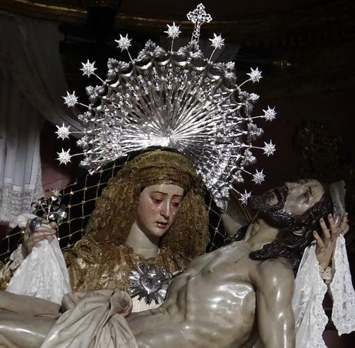 Nuestra Señora de las Angustias, en Cuaresma, con la diadema recién restaurada