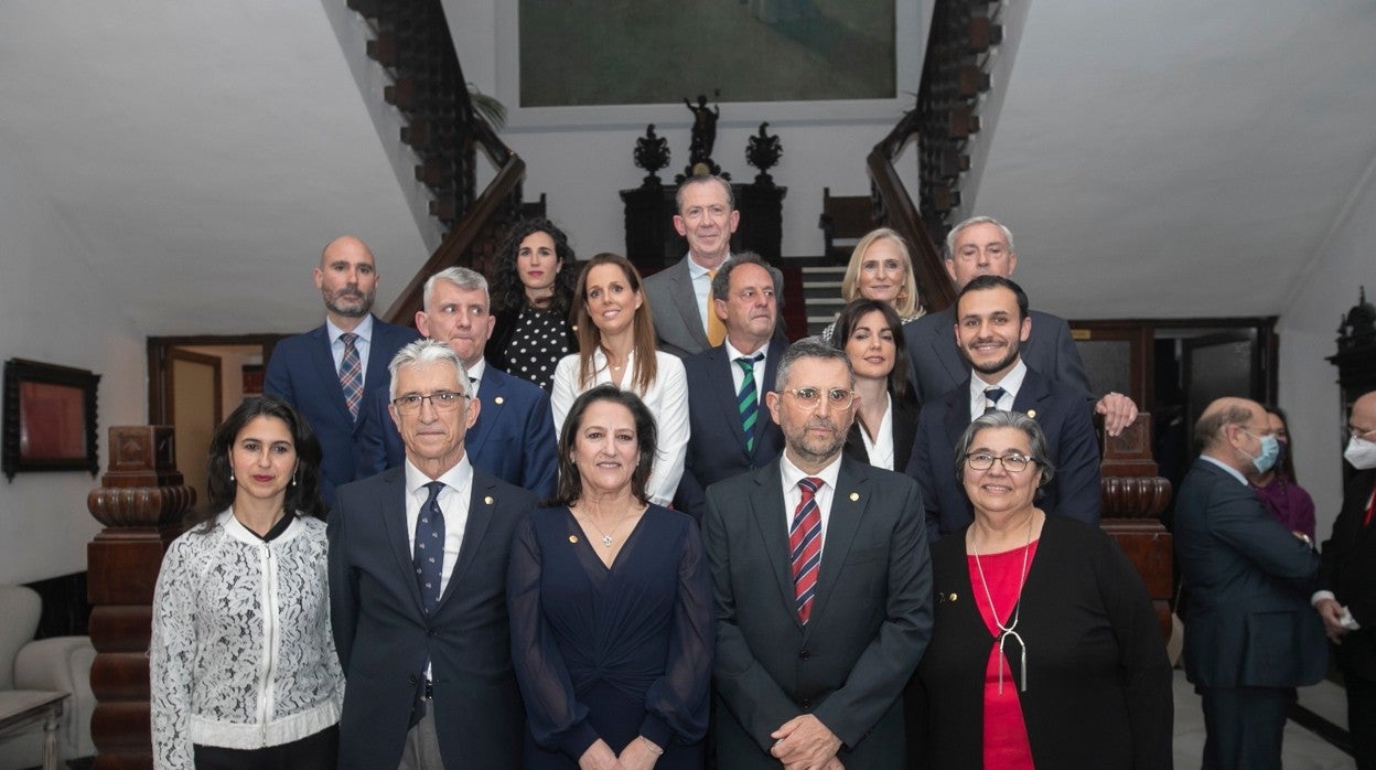 La nueva presidenta, en el centro, antes de la toma de posesión