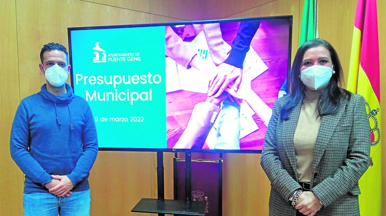 Moreno (Cs) junto a Carrillo (PSOE) en la presentación de las cuentas