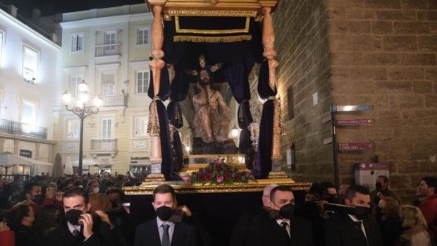 Humildad y Paciencia recupera la estética del siglo XIX en su Vía Crucis extraordinario