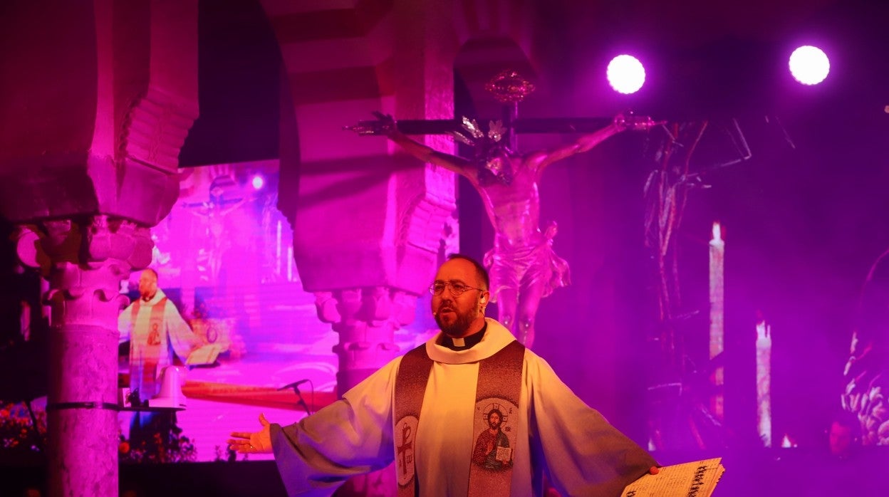 Una escena de 'Vía Crucis. El musical', en la Catedral de Córdoba