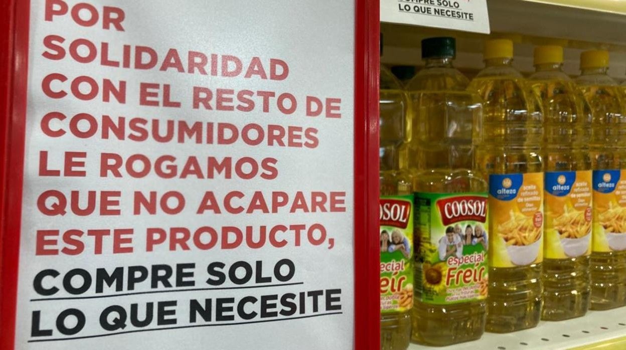 Imagen del lineal de aceite de un supermercado Deza, con un mensaje apelando a su consumor responsable