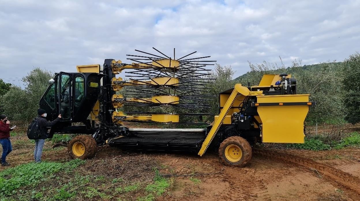 Maquinaria para la recogida de la aceituna desarrollada con el proyecto Innolivar