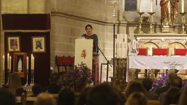 Inmaculada Sánchez interpela a los jóvenes a vivir la Semana Santa de Córdoba