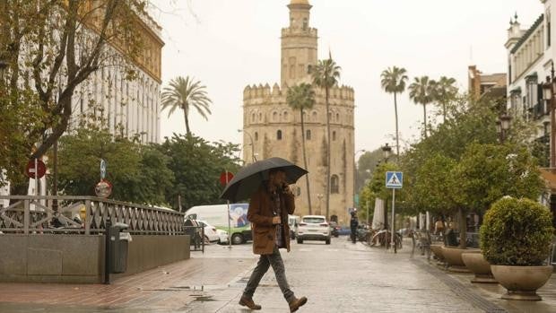 Cómo limpiar tu casa y piscina tras la lluvia de barro producida por la calima