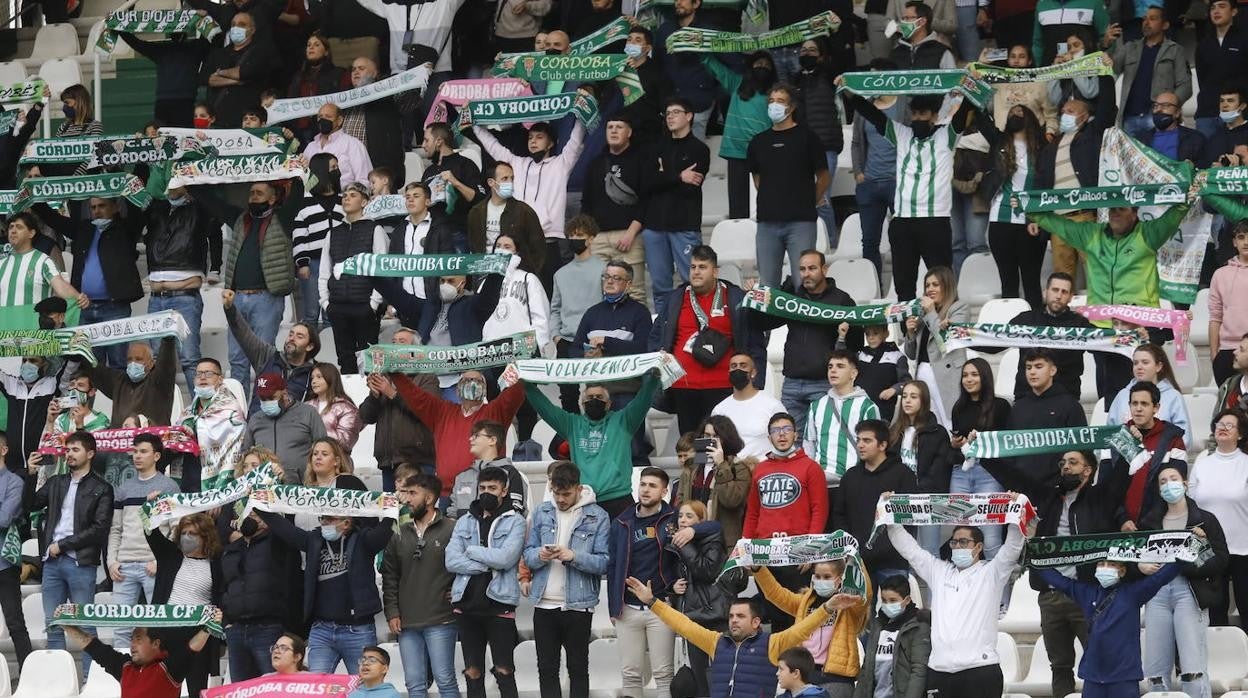 La afición blanquiverde en El Arcangel