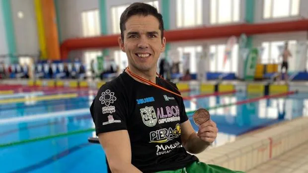 El cordobés Paco Salinas, doble bronce en el Campeonato de España de Natación paralímpica