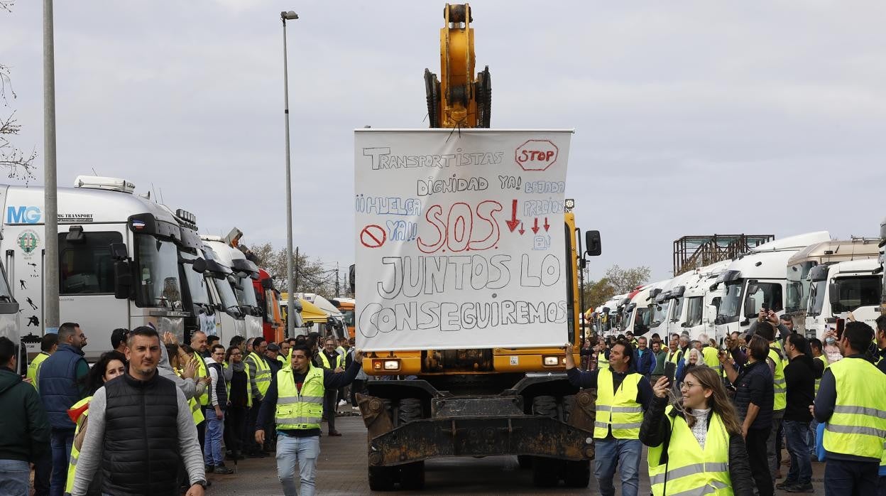 Transportistas, el lunes antes de comenzar la marcha que realizaron por la capital