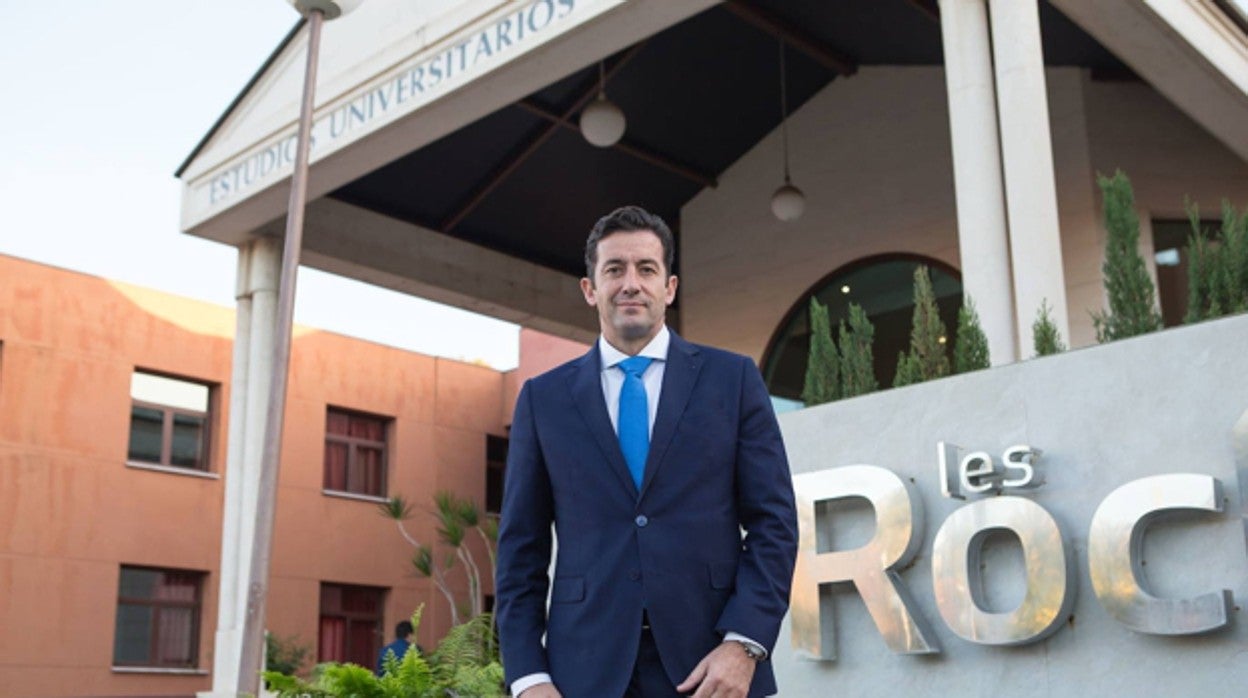 Carlos Díez de la Lastra en la sede de Les Roches en Marbella