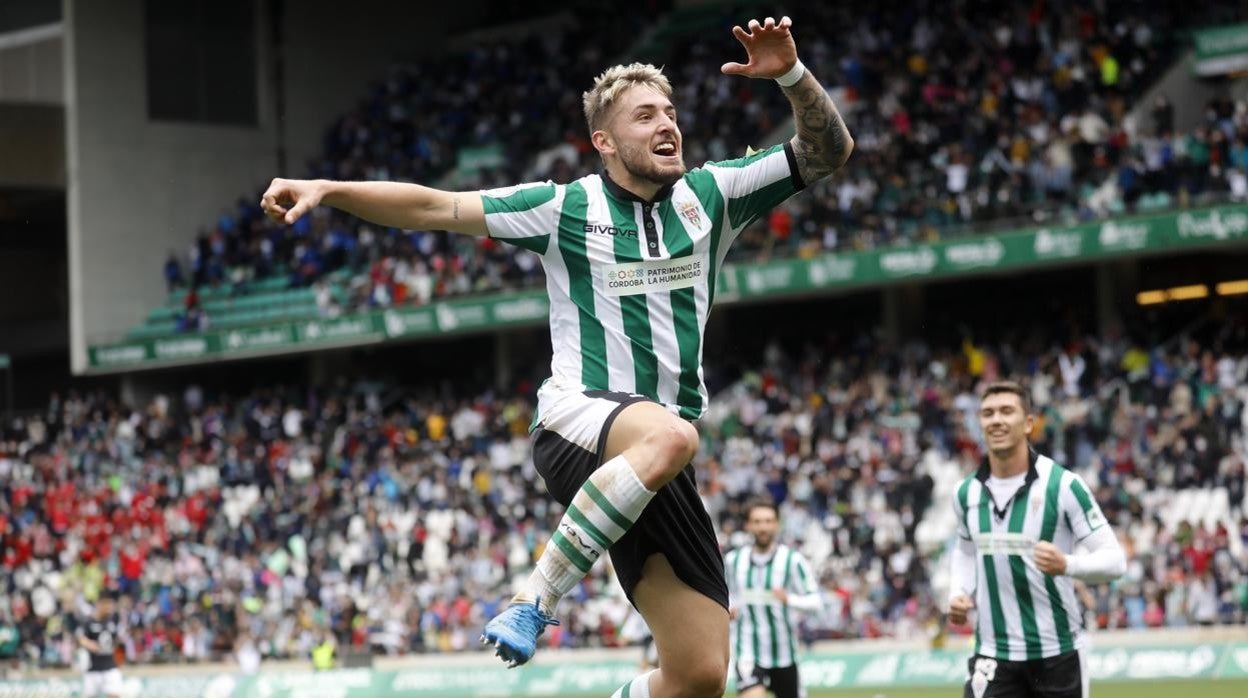 El delantero del Córdoba CF Antonio Casas celebra el 3-0 que anotó el miércoles ante el Tamaraceite