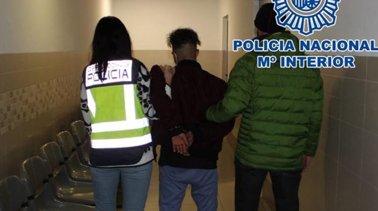 La Policía Nacional lleva detenido al joven de 19 años, presunto autor del homicidio