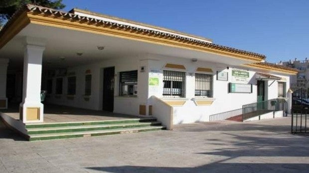 Muere un niño de 13 años tras desplomarse en un instituto de Mijas