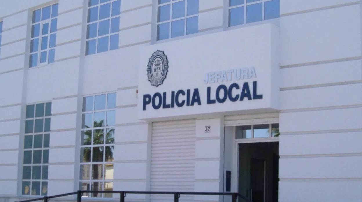Fachada de la sede de la Policía Local de Lepe