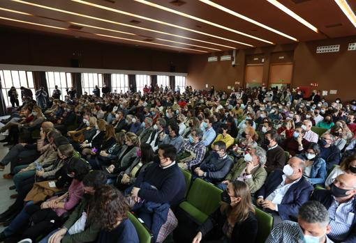 Imagen del salón de actos de la Facultad de Ciencias de la Educación, que se llenó