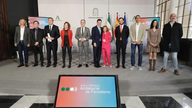 Moreno reconoce a los galardonados con los Premios Andalucía de Periodismo como «baluartes de la libertad y la democracia»