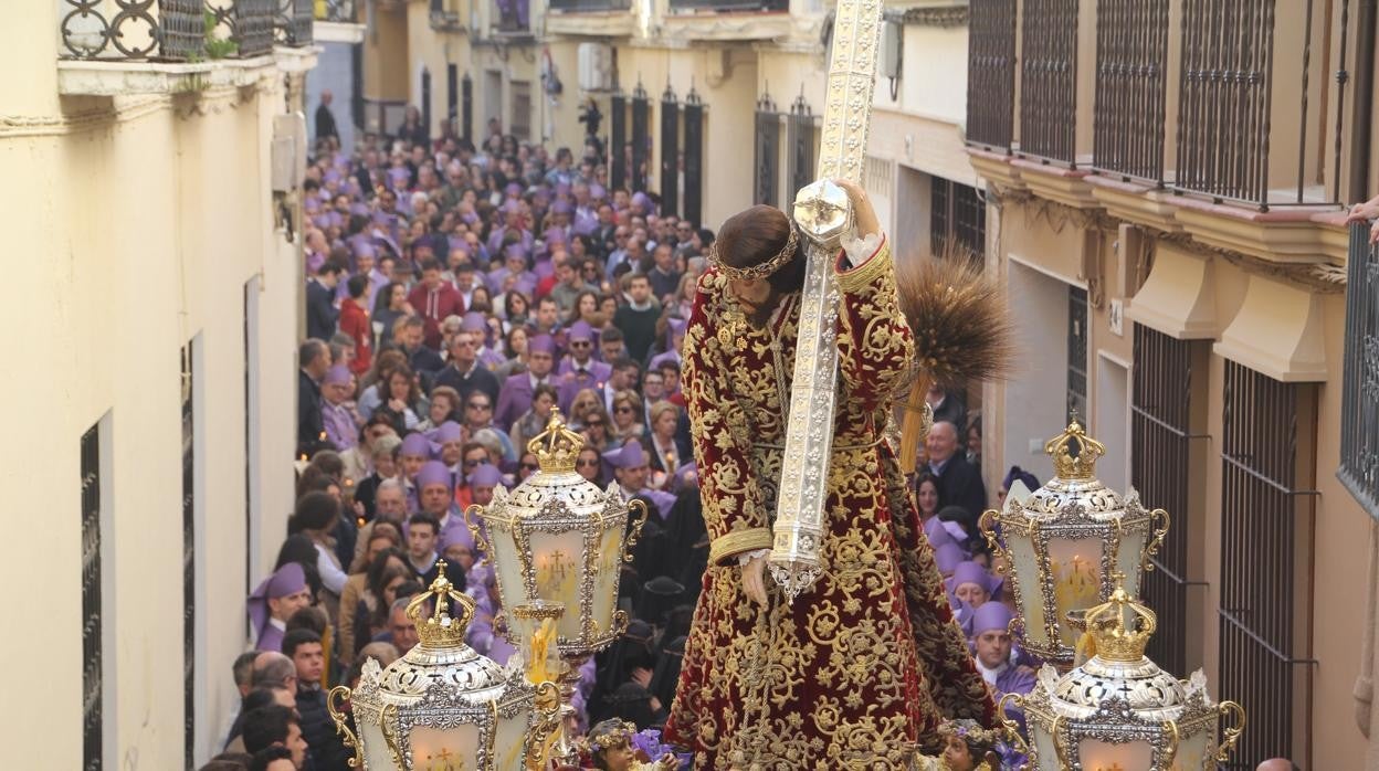 Procesión del Nazareno en Lucena en la mañana del Viernes Santo