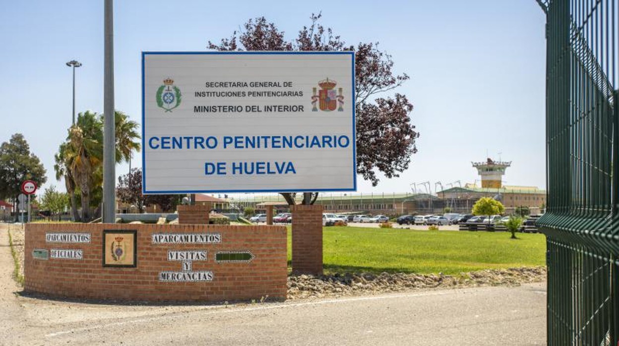 Acceso a la prisión de Huelva