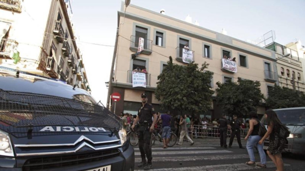 Edificio okupado en la calle Feria de Sevilla