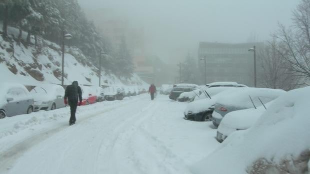 Cerrada la carretera de Sierra Nevada desde el kilómetro 32 por la acumulación de nieve