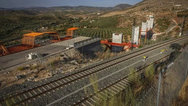 El AVE tendrá tramos a 40 km/hora a su paso por Granada al menos hasta 2026