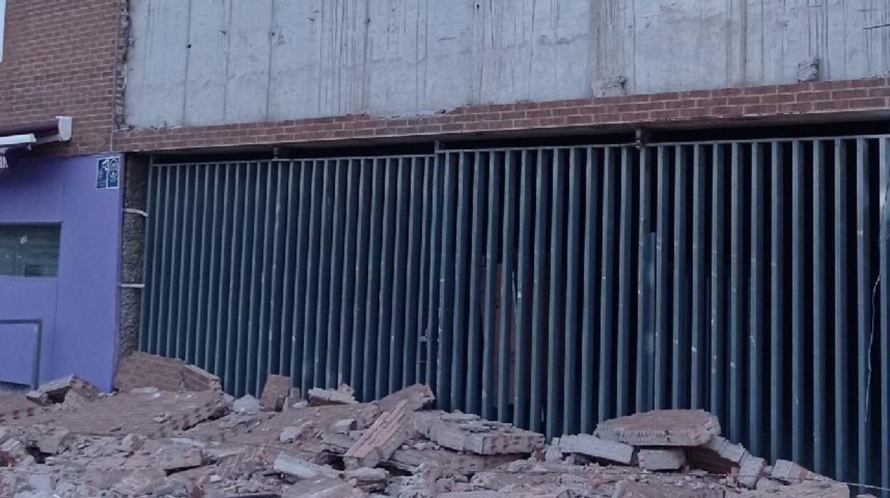 Se derrumba un muro en el campo de fútbol del Real Jaén por el temporal