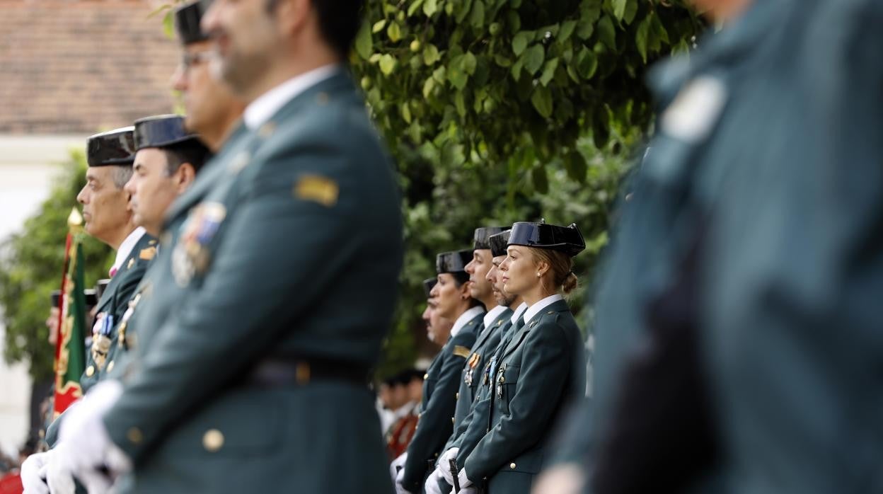 Agentes de la Guardia Civil en un acto de la Patrona del Cuerpo en la Comandancia de Córdoba