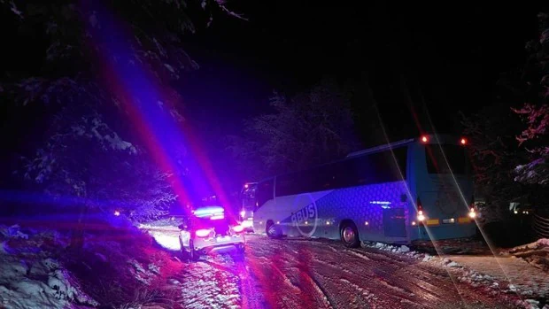 Tres autobuses con 110 escolares a bordo quedan atrapados por la nieve en un parque natural de Jaén