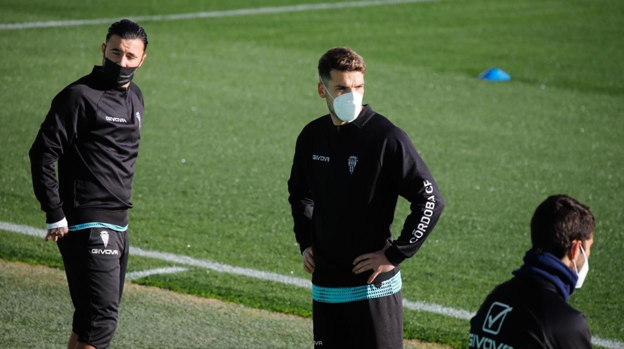 El central del Córdoba José Alonso, en el entrenamiento en el estadio El Arcángel